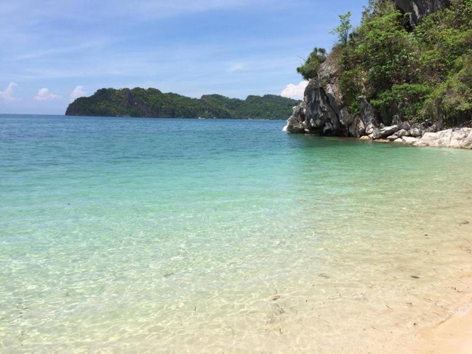 Se San Beach Resort-Isla De Gigantes Carles Екстериор снимка